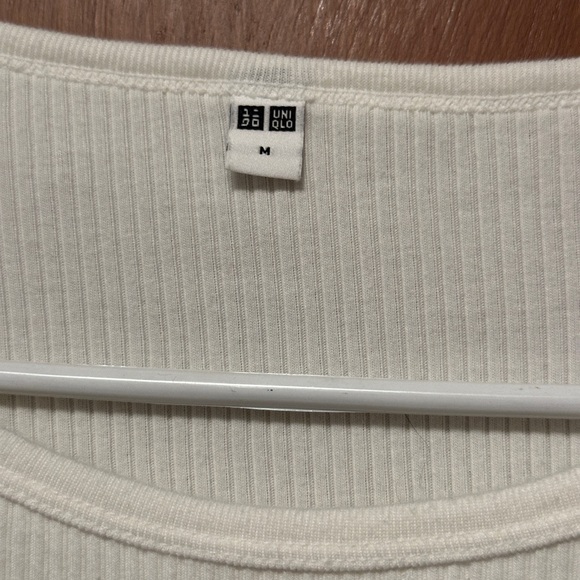 Uniqlo Ribbed Cropped T Shirt - Picture 3 of 4